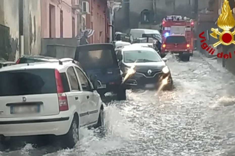torrente esonda Catanese evacuato supermercato