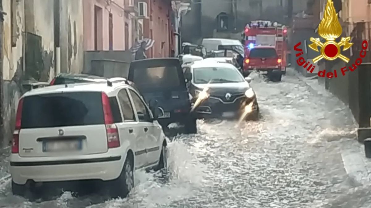 torrente esonda Catanese evacuato supermercato
