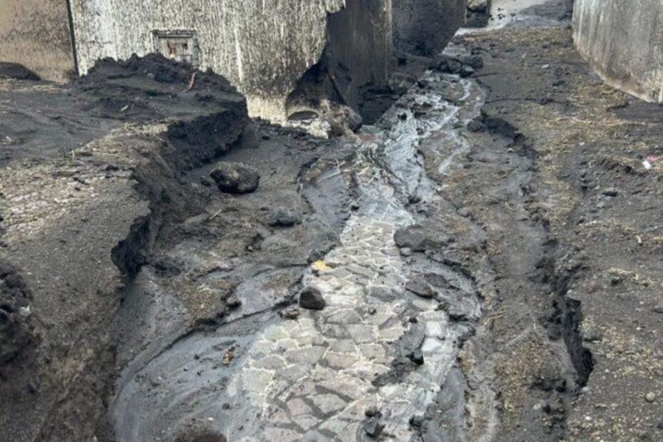 Stromboli Ginostra fango detriti