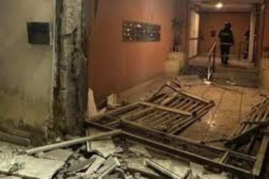 Napoli bomba palazzo boss