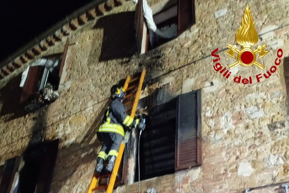 Montalcino incendio palazzo cani