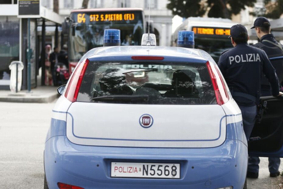 Bolzano bus palpeggiata sconosciuto