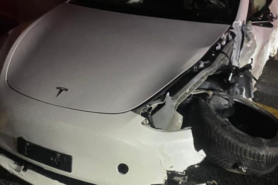 Brescia autostrada contromano Tesla