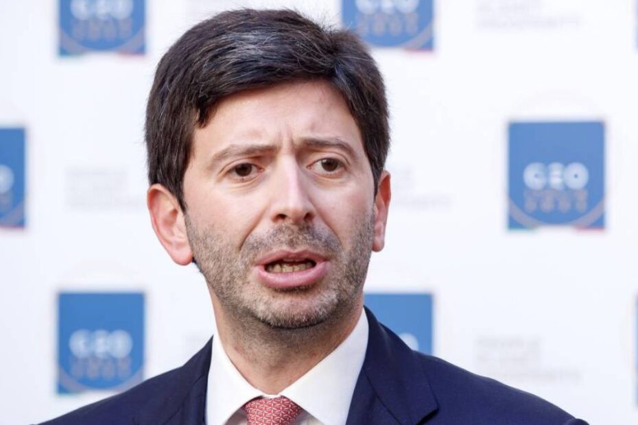 Roberto Speranza locale vandalizzato