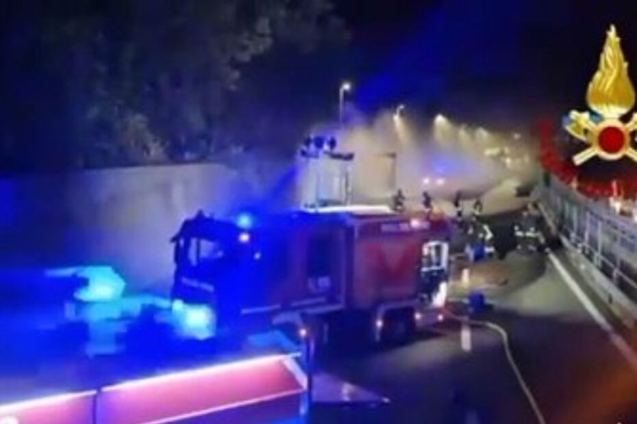 Genova tir fiamme A26
