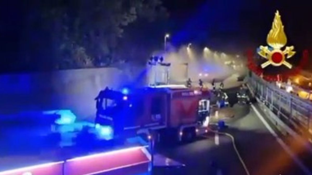 Genova tir fiamme A26