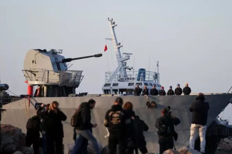 nave Cassiopea Albania migranti