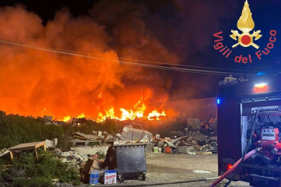 Catanzaro incendio discarica abusiva