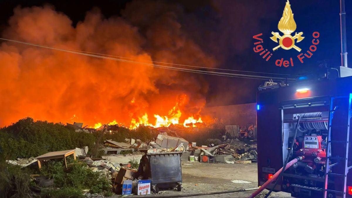 Catanzaro incendio discarica abusiva