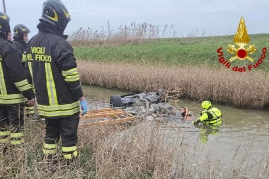 Livorno auto fiume morto