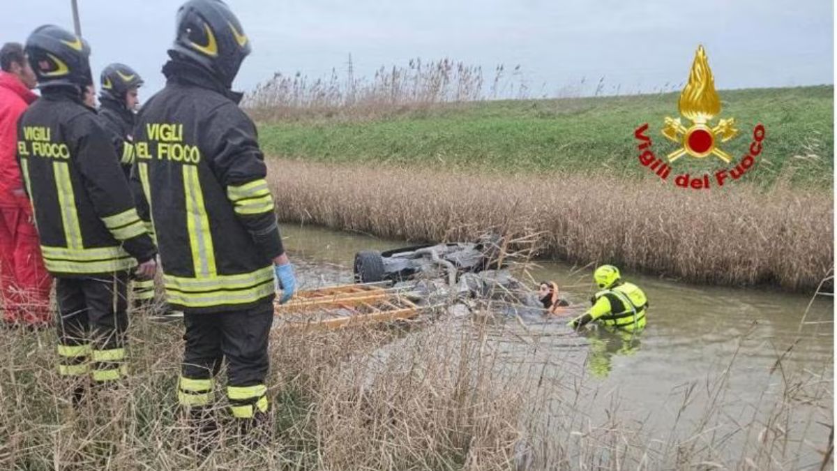 Livorno auto fiume morto