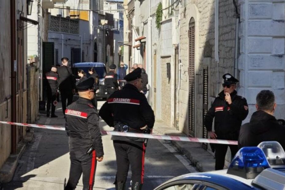 morto casa Bari coltello