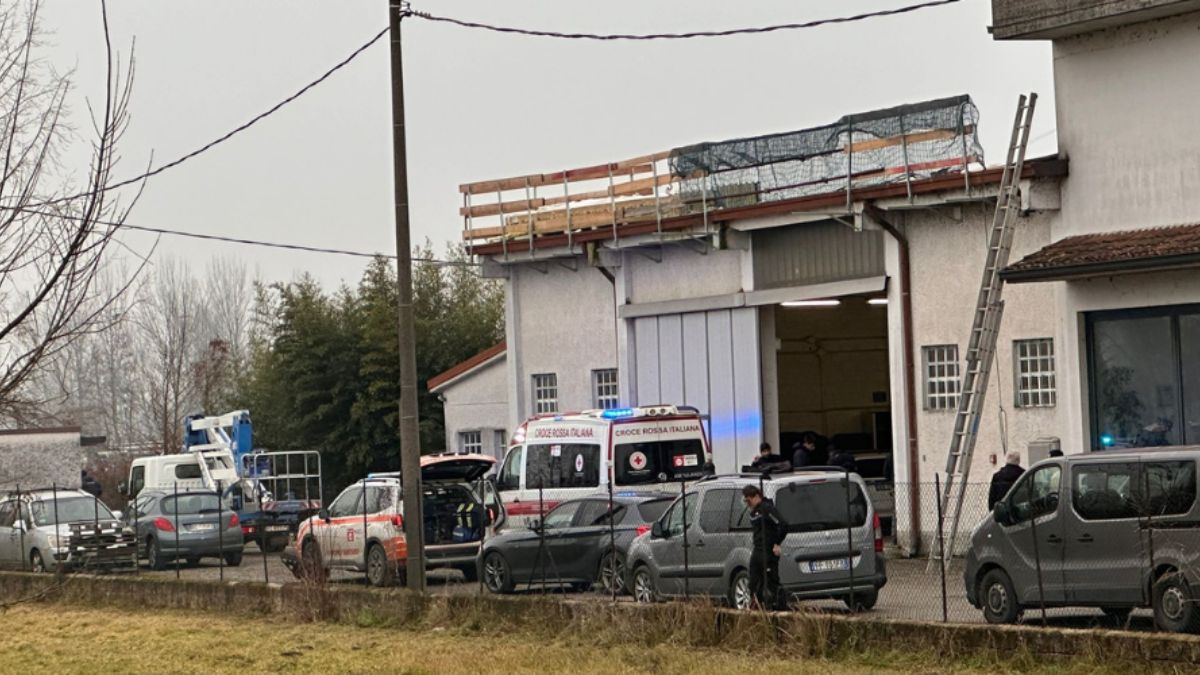 cade tetto morto operaio