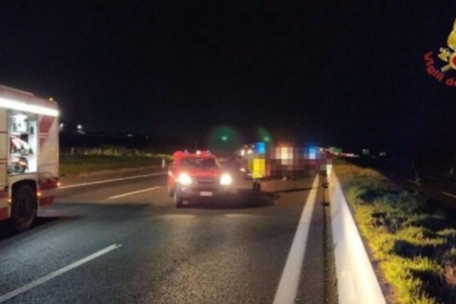 A14 ucciso due camion