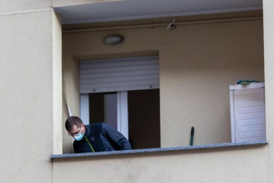 neonato morto secchio autopsia