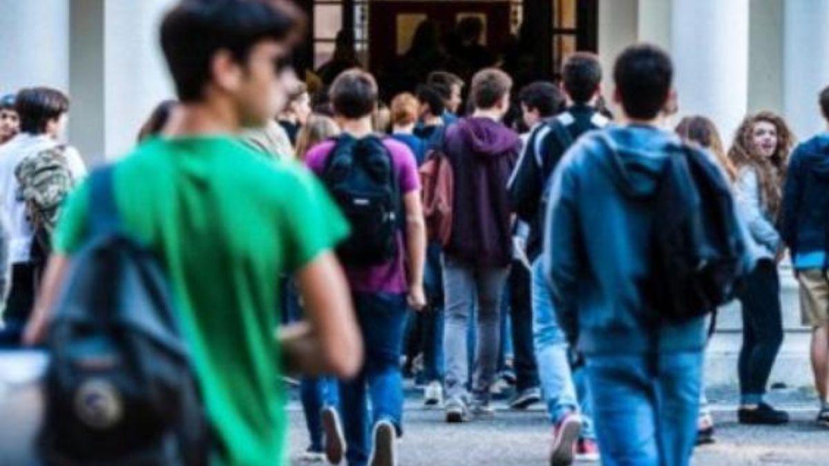 Genova 15enne violentata scuola