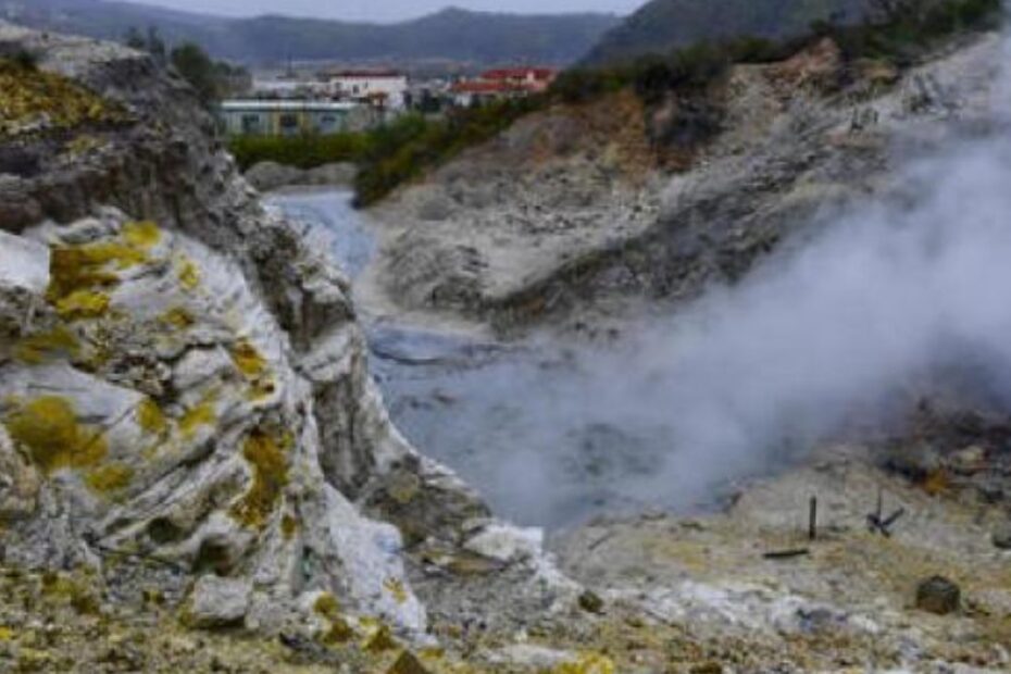 Campi Flegrei allarme gas
