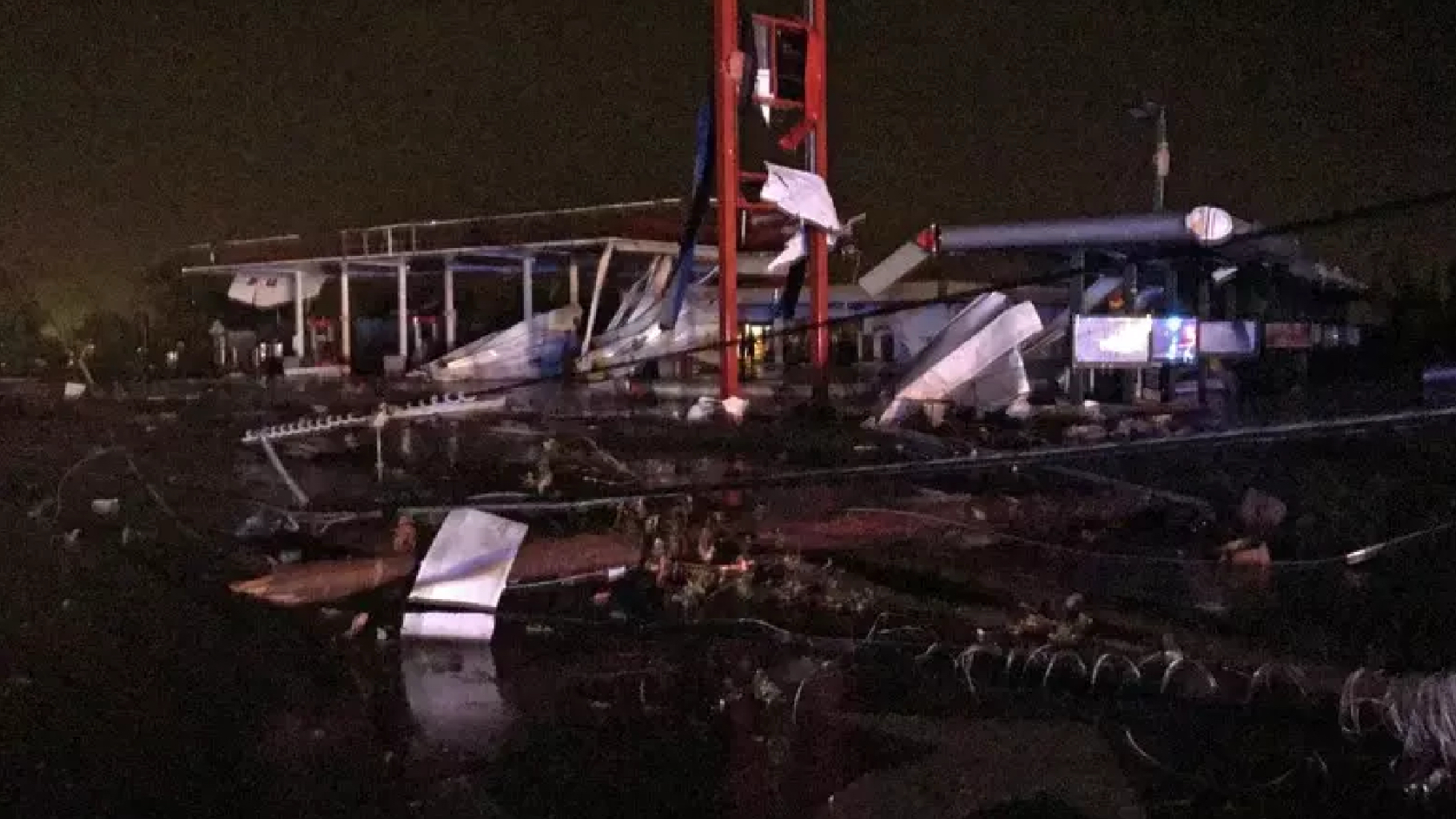 Tornado devastano da Thesocialpost.it tornado devastano il midwest e il sud degli stati uniti almeno 29 vittime