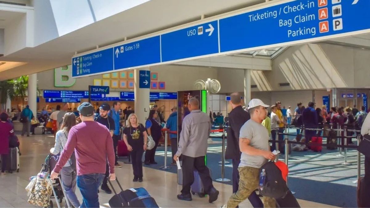 Affoga il suo cane nel bagno dell’aeroporto prima di partire: non aveva i documenti per portarlo a bordo Affoga il suo cane nel bagno dell’aeroporto prima di partire: non aveva i documenti per portarlo a bordo