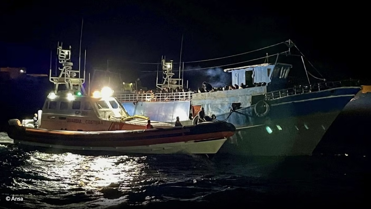 Lampedusa naufragio da Thesocialpost.it Lampedusa naufragio migranti | ci sono morti ricerche in corso per i 40 dispersi