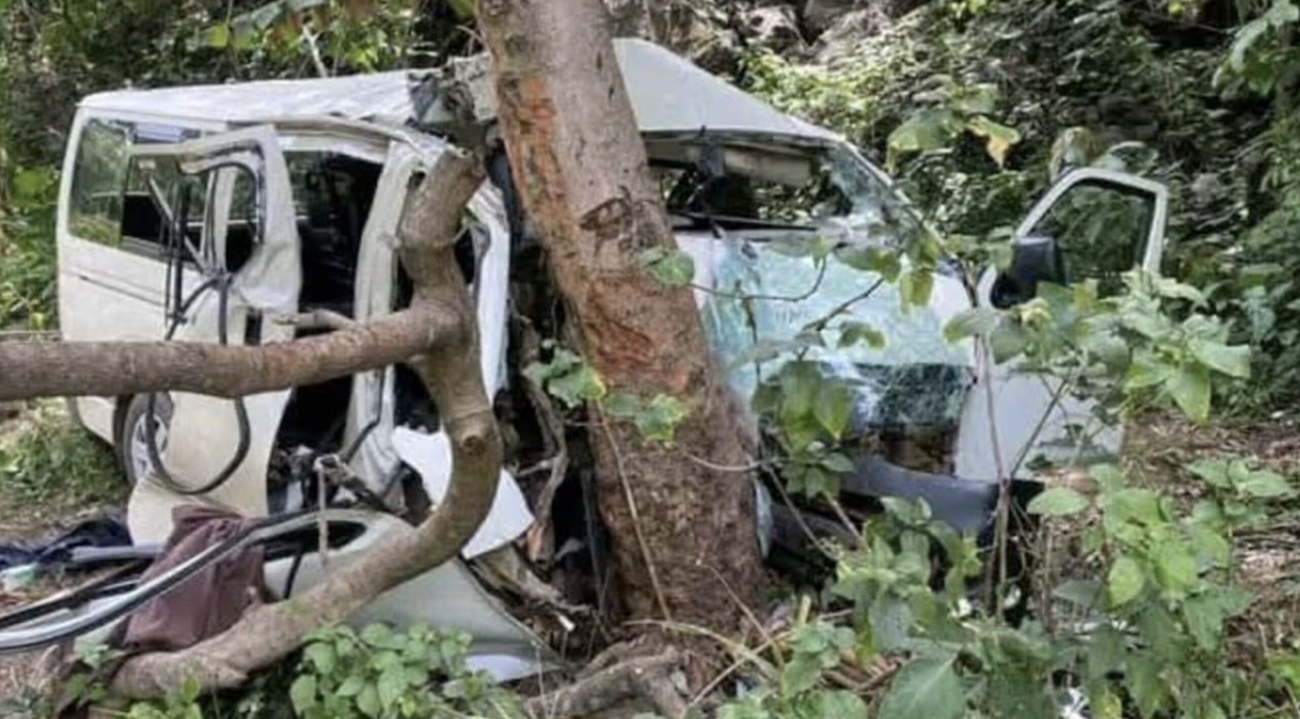 Sette frati perdono la vita in un tragico incidente: comunità sotto shock Sette frati perdono la vita in un tragico incidente: comunità sotto shock