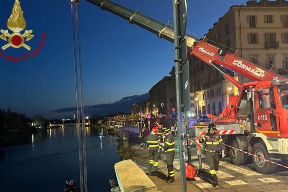 bus caduto nel po