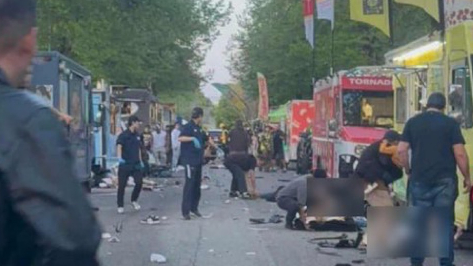 Auto travolge la folla durante il festival: morti e feriti Auto travolge la folla durante il festival: morti e feriti