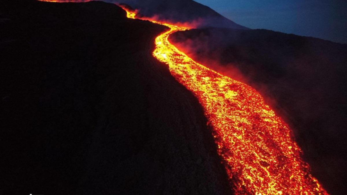 Eruzione improvvisa, colate di lava: il vulcano italiano si sveglia