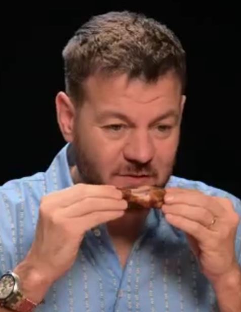 Cattelan Hot Ones Italia