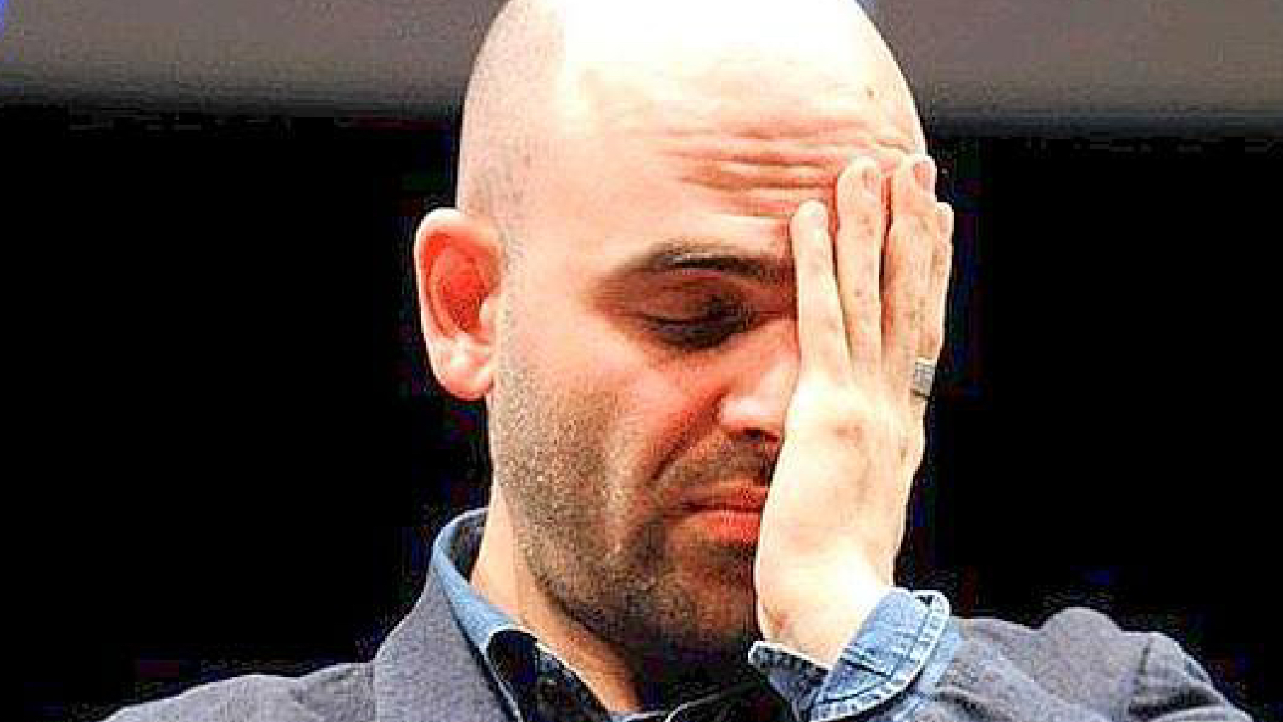 Roberto Saviano: “Vivo come in un ergastolo. Ho pensato al suicidio. Ho sbagliato tutto” Roberto Saviano: “Vivo come in un ergastolo. Ho pensato al suicidio. Ho sbagliato tutto”
