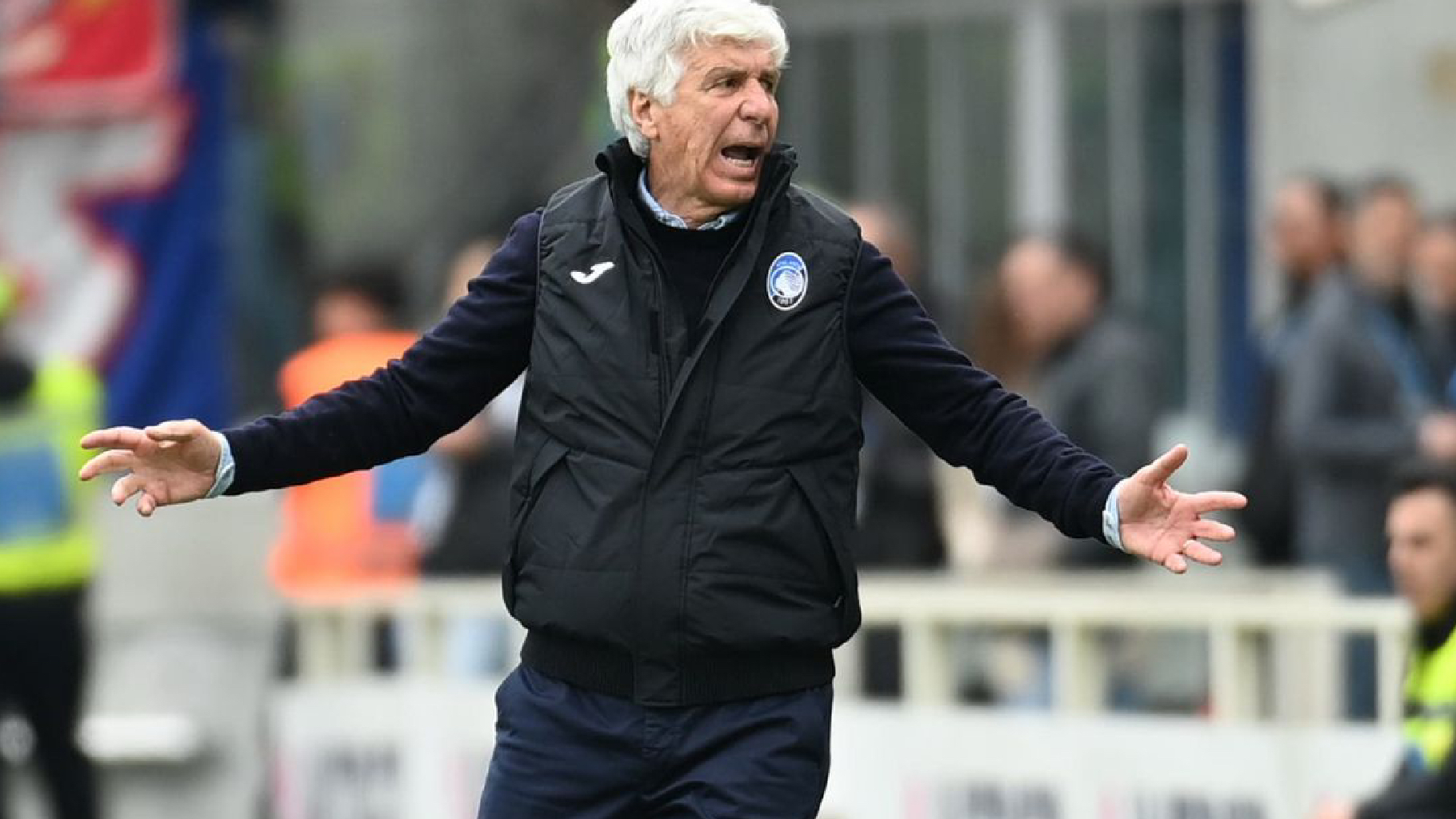 Gasperini perde la testa in sala stampa: lite furiosa con un cronista. Vola un taccuino Gasperini perde la testa in sala stampa: lite furiosa con un cronista. Vola un taccuino