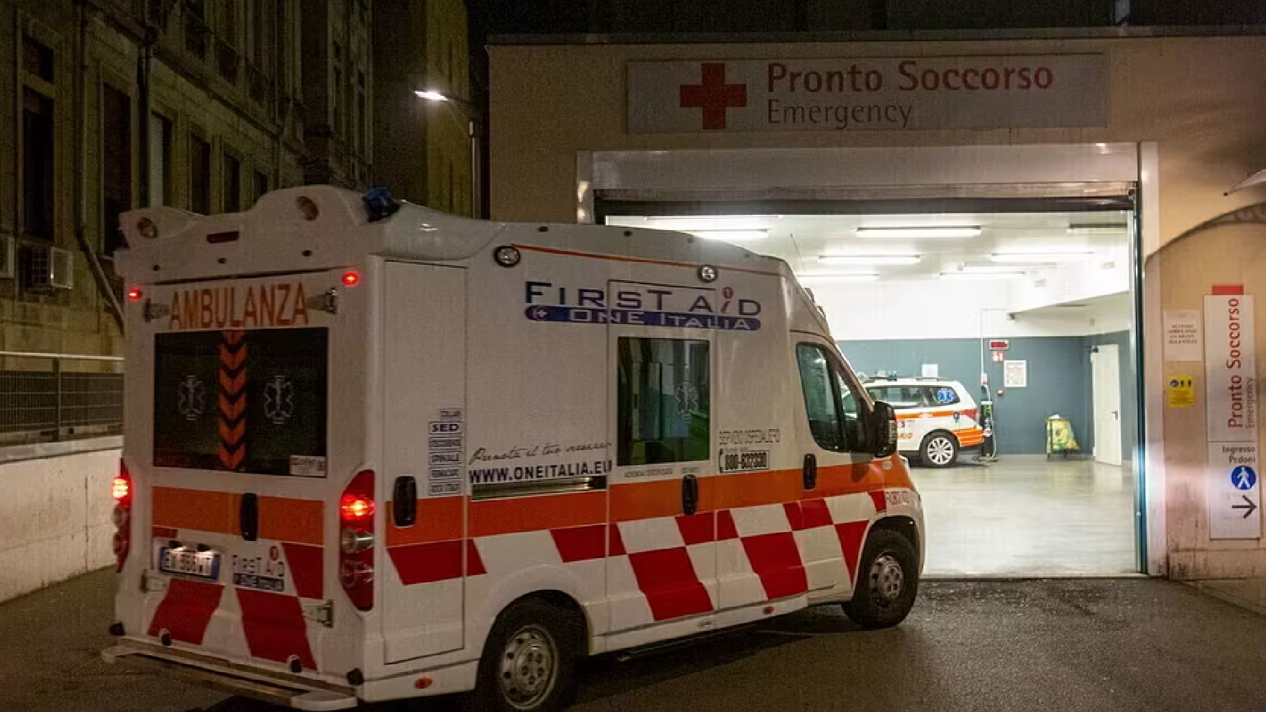 Schianto in pieno centro, quindicenne travolto alla rotonda: il silenzio dopo l’urlo Schianto in pieno centro, quindicenne travolto alla rotonda: il silenzio dopo l’urlo