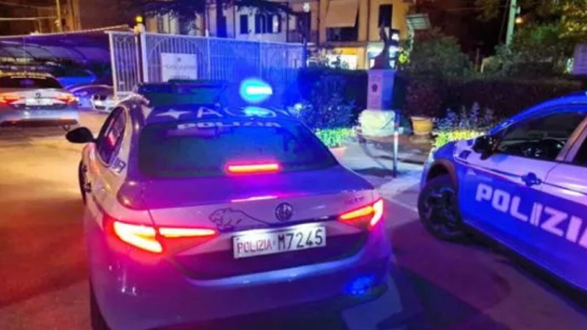 Roma, agguato in falegnameria: due uomini uccisi a colpi di pistola Roma, agguato in falegnameria: due uomini uccisi a colpi di pistola