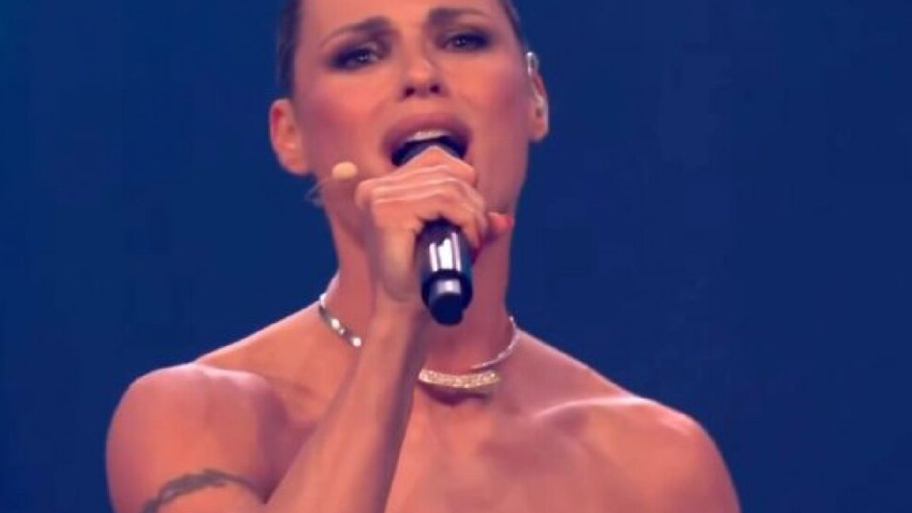 Eurovision, su Rai 1 va in onda la pubblicità proprio mentre Michelle Hunziker canta “Volare”