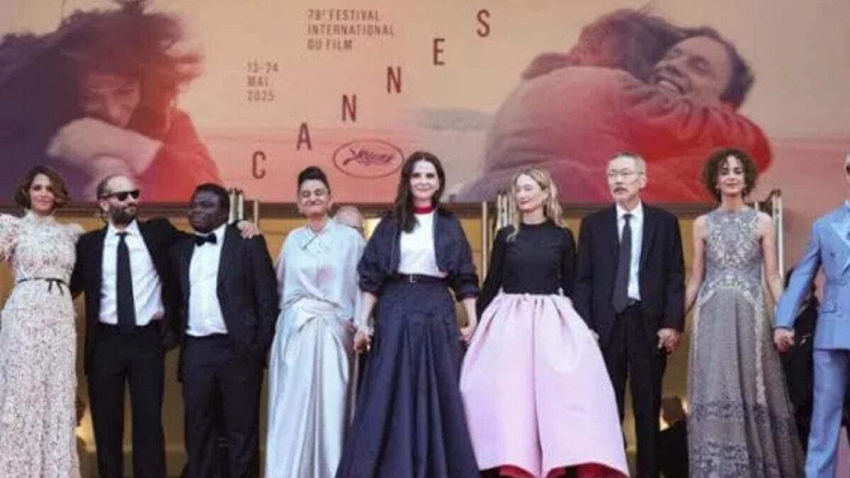 Cannes 2025, l’iraniano Panahi conquista la Palma d’oro: “Il cinema è libertà”. La città nel buio, il festival resiste Cannes 2025, l’iraniano Panahi conquista la Palma d’oro: “Il cinema è libertà”. La città nel buio, il festival resiste