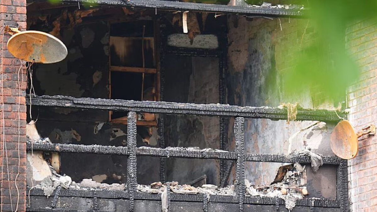 Tragedia, madre e tre figli muoiono in un incendio: arrestato un uomo per omicidio Tragedia, madre e tre figli muoiono in un incendio: arrestato un uomo per omicidio