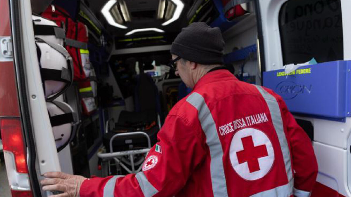 Italia, accoltella la moglie davanti alla figlia: un’altra tragedia Italia, accoltella la moglie davanti alla figlia: un’altra tragedia