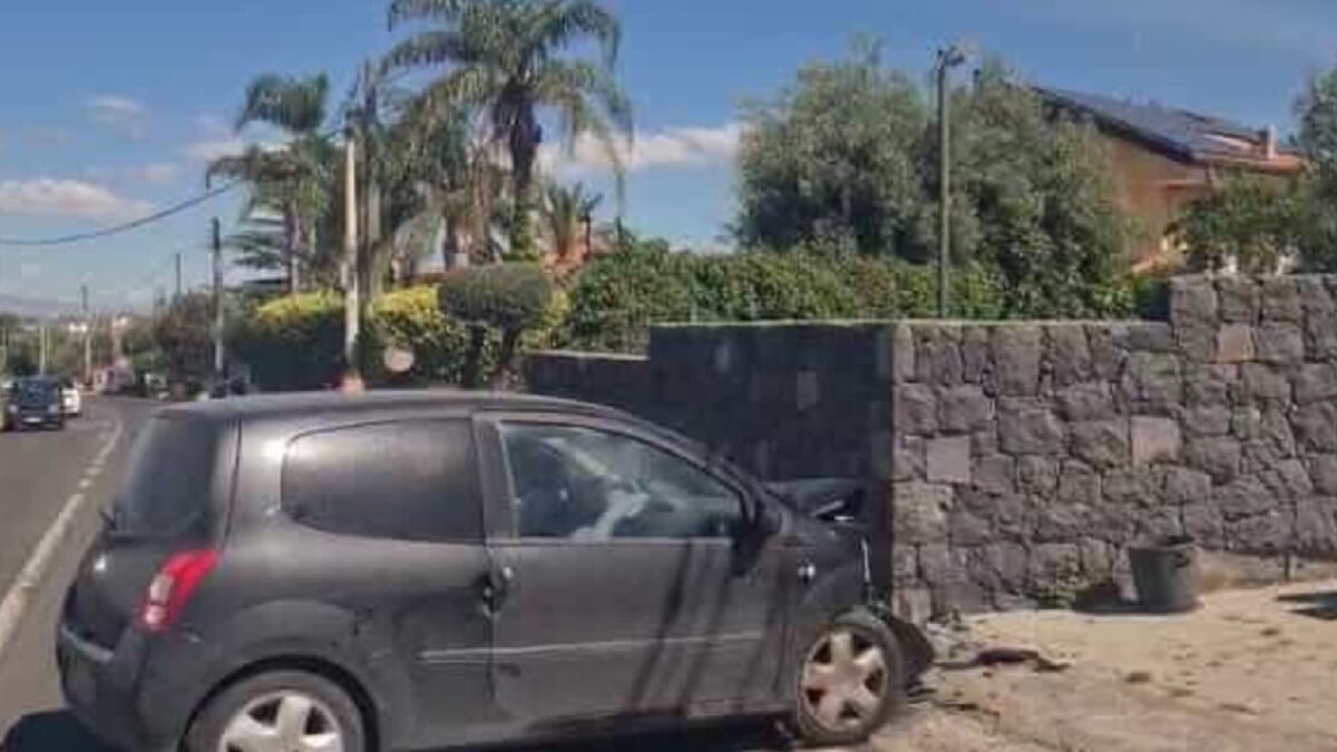 Italia, auto si schianta contro un muro: muore bambina di quindici mesi Italia, auto si schianta contro un muro: muore bambina di quindici mesi