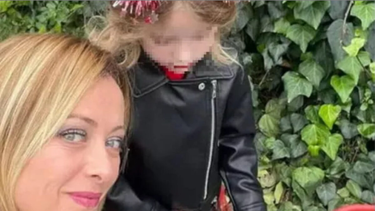 Individuato l’autore del post shock contro la figlia di Meloni: è un professore di Napoli
