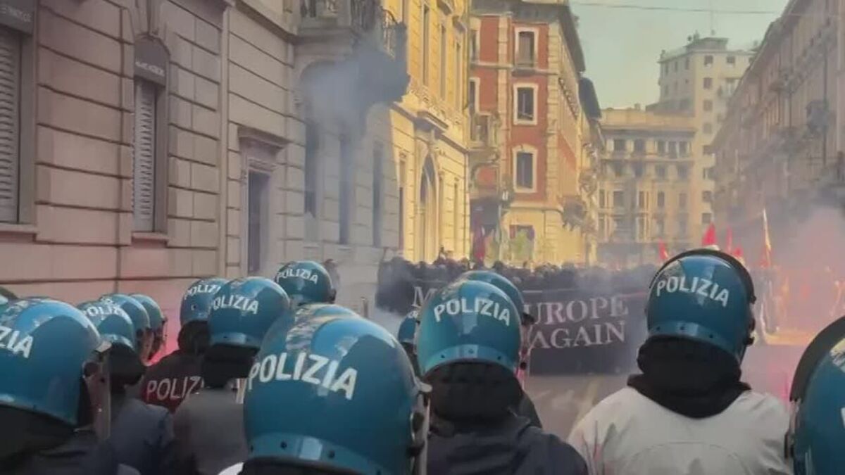Remigration summit, a Milano scontri tra la polizia e gli antagonisti Remigration summit, a Milano scontri tra la polizia e gli antagonisti
