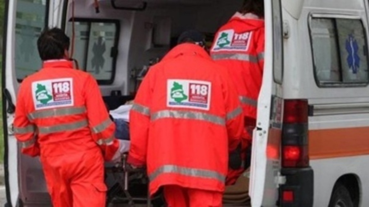 Schianto in moto, finisce contro un camper: morto sul colpo Schianto in moto, finisce contro un camper: morto sul colpo