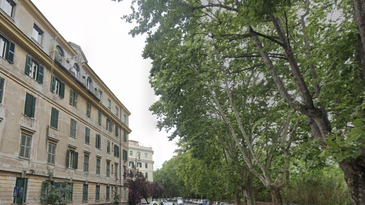 Muore così, mentre monta una zanzariera: orrore in Italia, la tragedia in un istante