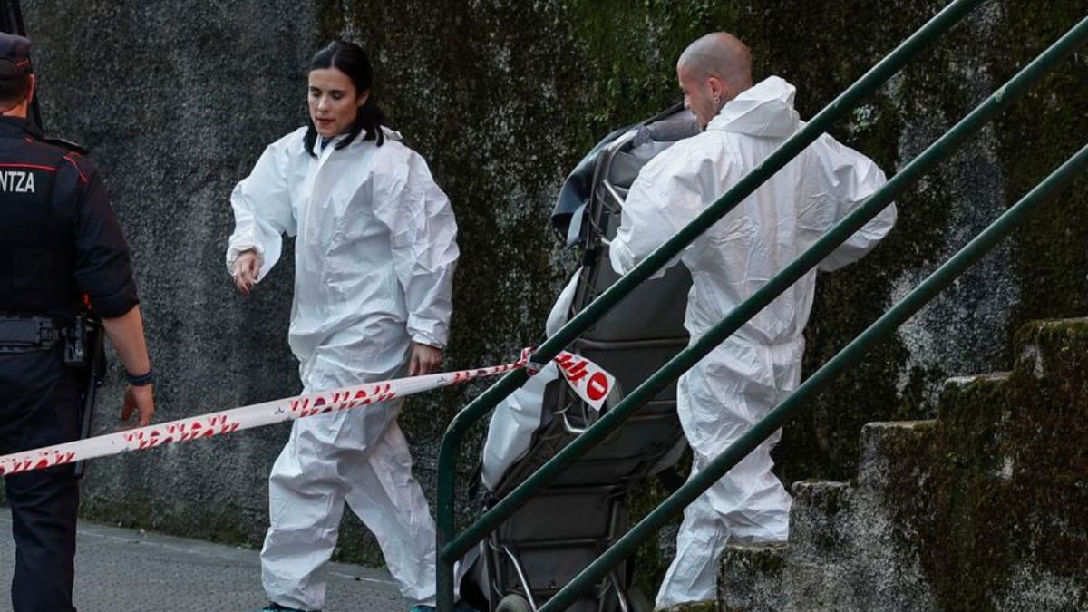 accoltella la figlia mentre dorme poi si avventa sulla moglie orrore in casa violenza disumana da Thesocialpost.it accoltella la figlia mentre dorme poi si avventa sulla moglie orrore in casa violenza disumana