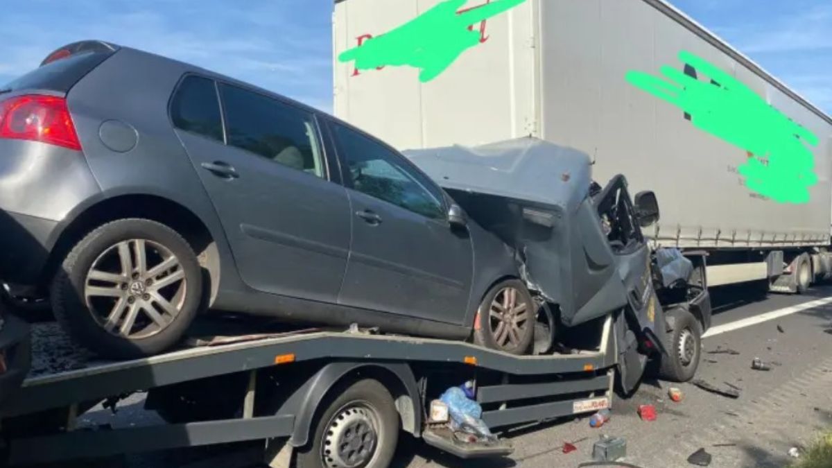 Auto contro camion, tragedia in Italia: morti e feriti, autostrada paralizzata Auto contro camion, tragedia in Italia: morti e feriti, autostrada paralizzata