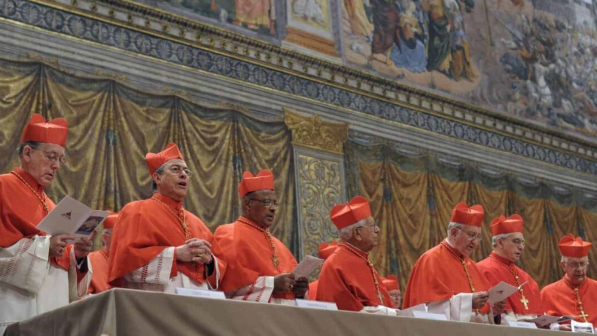 Imbarazzante Conclave da Thesocialpost.it imbarazzante conclave è già caos il gesto del cardinale nemico di papa francesco