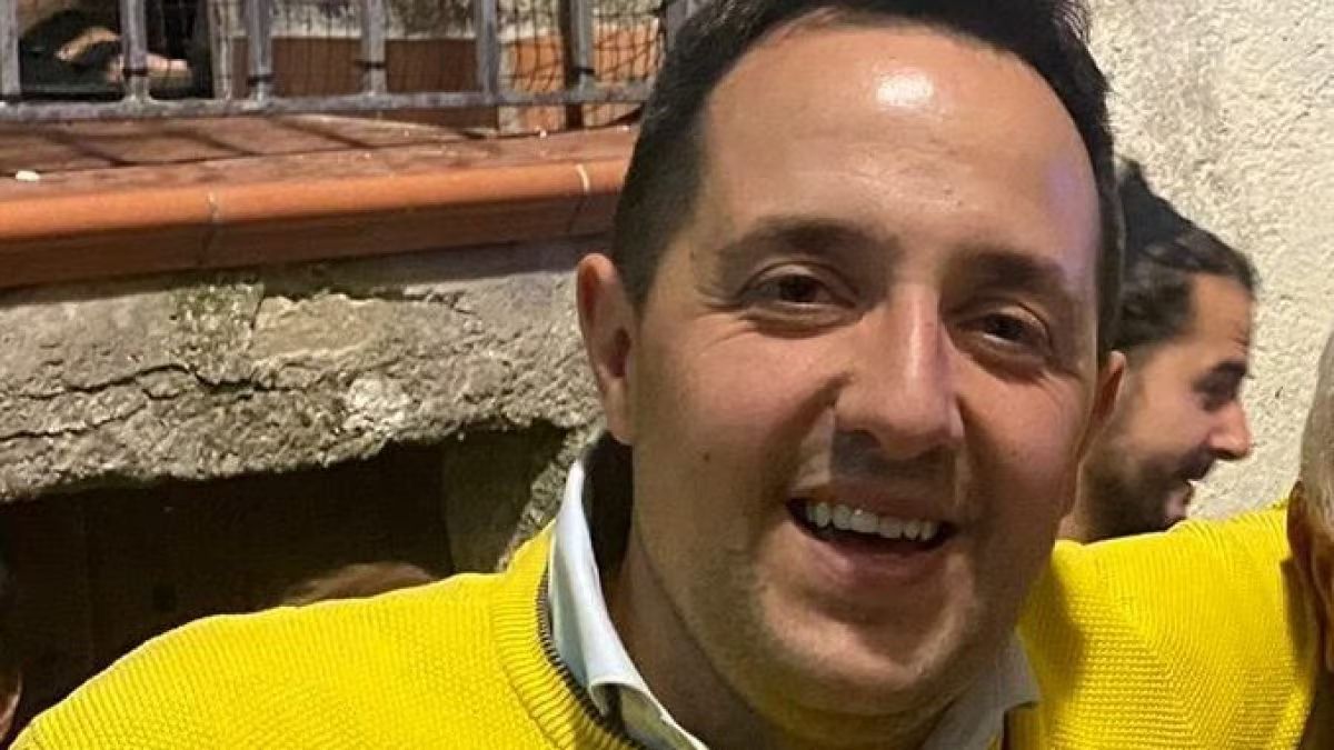 Lutto nella politica italiana, addio al sindaco: sconfitto da una terribile malattia, era stato il più giovane Lutto nella politica italiana, addio al sindaco: sconfitto da una terribile malattia, era stato il più giovane