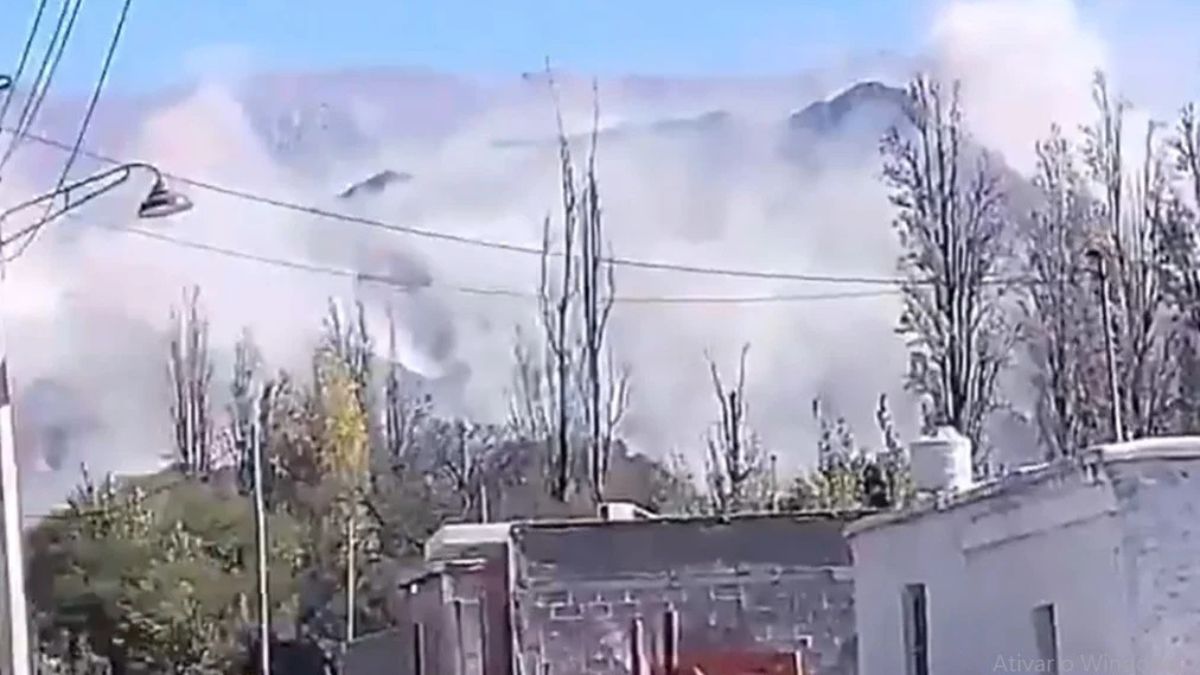 Violenta scossa di terremoto: si alza il fumo dalle colline, il video è spaventoso Violenta scossa di terremoto: si alza il fumo dalle colline, il video è spaventoso