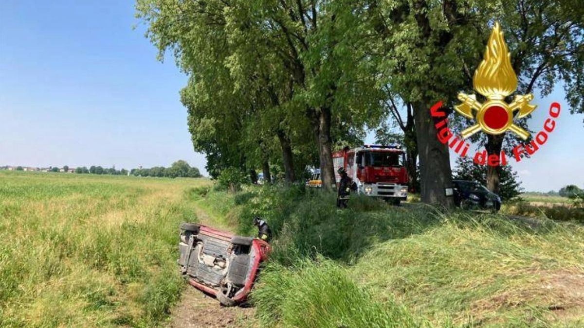 Ambulanza contro da Thesocialpost.it ambulanza contro auto lo schianto è tremendo anche un bimbo piccolo è dramma