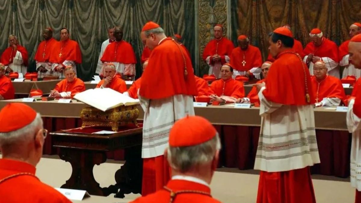 “Chi sarà il nuovo papa e in che giorno sarà eletto”: l’indiscrezione bomba, fedeli a bocca aperta “Chi sarà il nuovo papa e in che giorno sarà eletto”: l’indiscrezione bomba, fedeli a bocca aperta