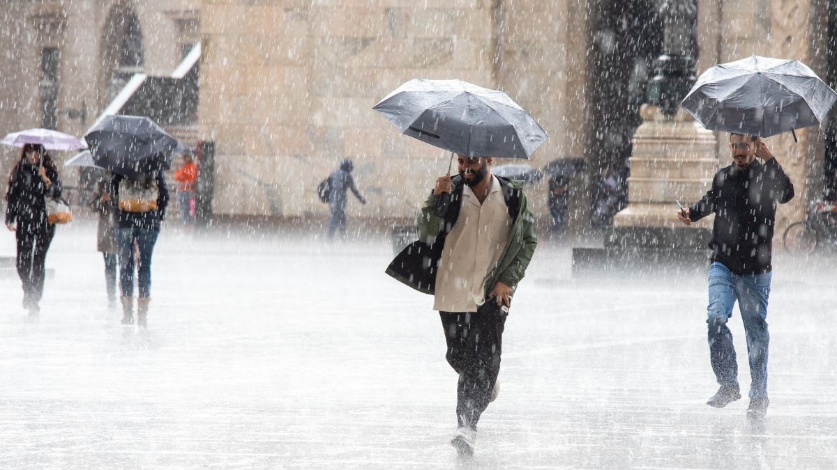 L’Italia travolta dal maltempo, scatta l’allerta meteo: ecco in quali regioni è allarme L’Italia travolta dal maltempo, scatta l’allerta meteo: ecco in quali regioni è allarme